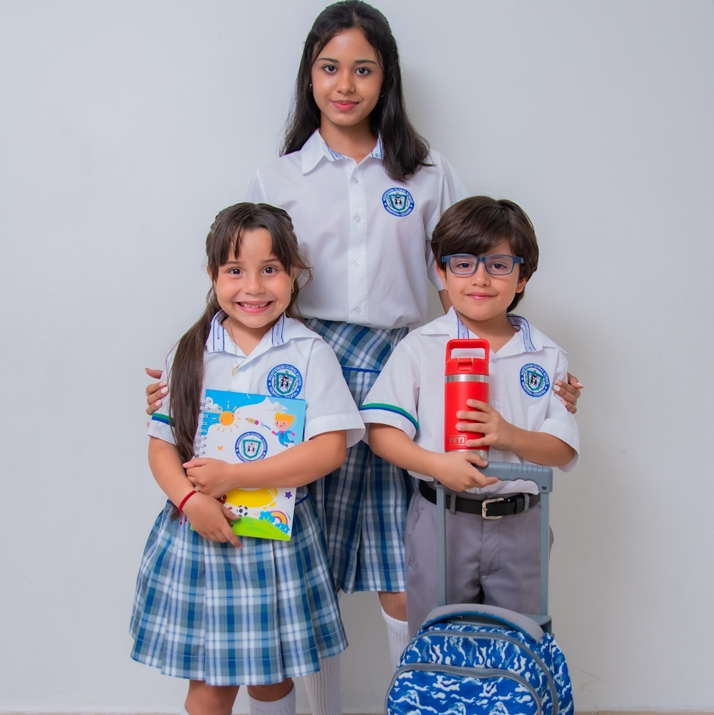 Estudiante de Montessori Global School en un ambiente de aprendizaje
